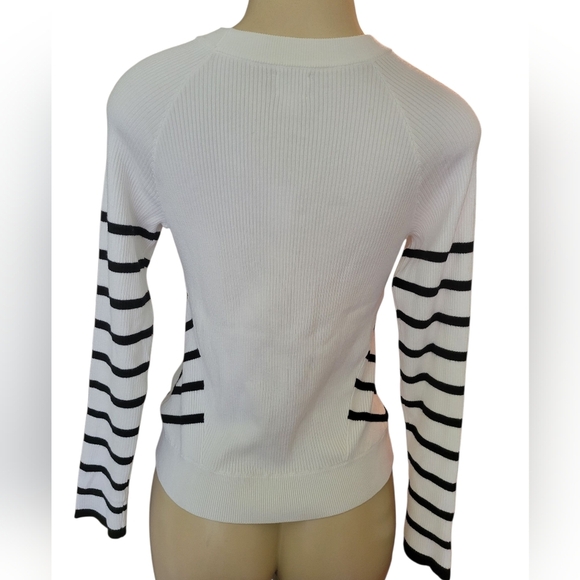 Soho New York Co. White Black Strippwd Ribbed Sweater Large Winter Comfy - Picture 3 of 5